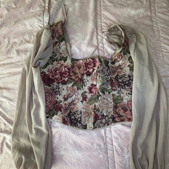 willow & root Tops - Floral Patterned Crop Top with Sheer Sleeves
